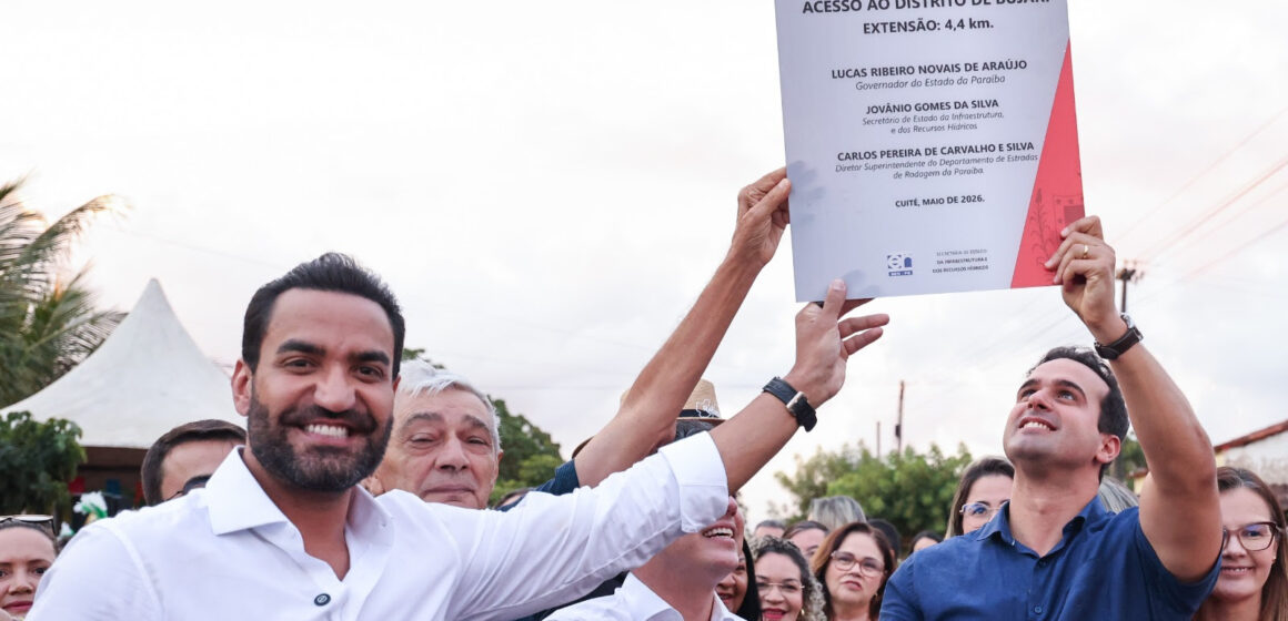 Lucas Ribeiro entrega pavimentação em Cuité, autoriza reforma de escola e assina convênio para recuperação de praças em Nova Floresta