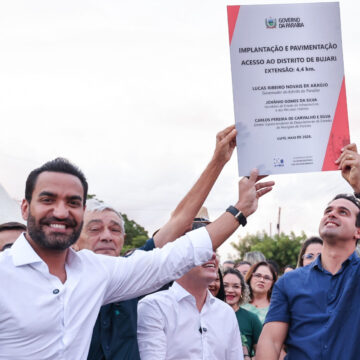 Lucas Ribeiro entrega pavimentação em Cuité, autoriza reforma de escola e assina convênio para recuperação de praças em Nova Floresta