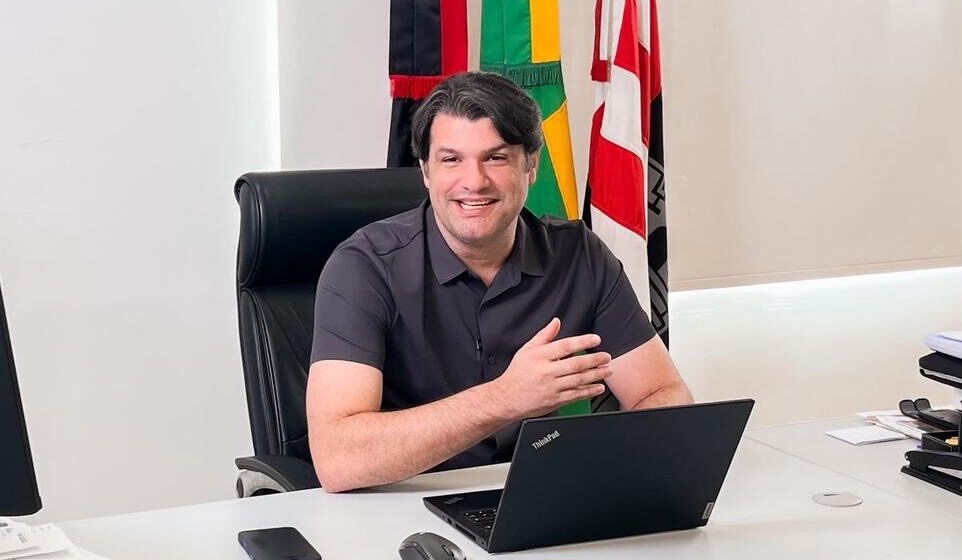 10ca7b1b-afa2-4eca-880d-c0ec34daa199 São JoãoLeo Bezerra anuncia antecipação dos salários de junho e paga folha na segunda-feira para todos os servidores