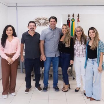 Ensino de qualidadeLeo Bezerra anuncia convocação de 97 aprovados no concurso da Educação e chega à marca de 500 novos profissionais