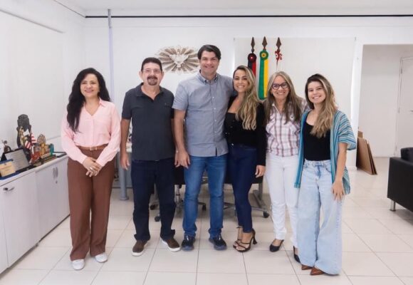 Ensino de qualidadeLeo Bezerra anuncia convocação de 97 aprovados no concurso da Educação e chega à marca de 500 novos profissionais