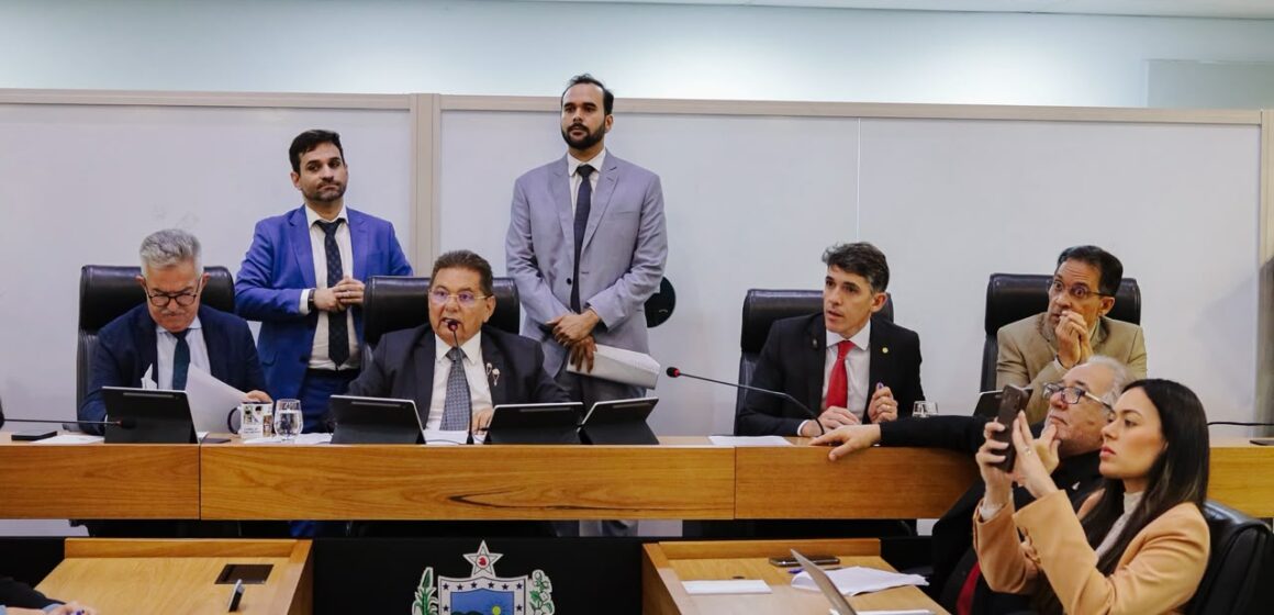 ALPB aprova projeto que proíbe venda de material escolar com conteúdo violento