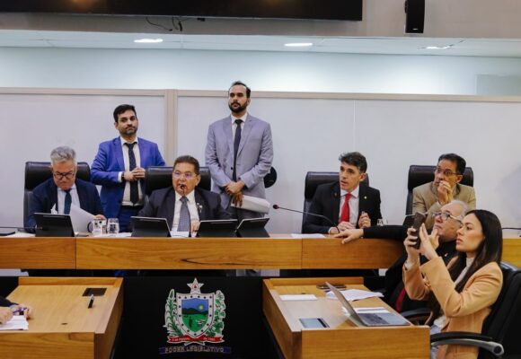 ALPB aprova projeto que proíbe venda de material escolar com conteúdo violento