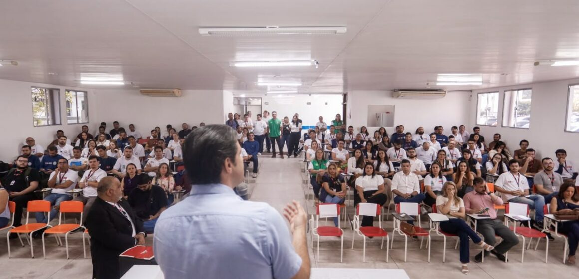 Atenção profissional   Leo Bezerra abre capacitação de aprovados em concurso e fortalece equipe de combate às endemias em João Pessoa