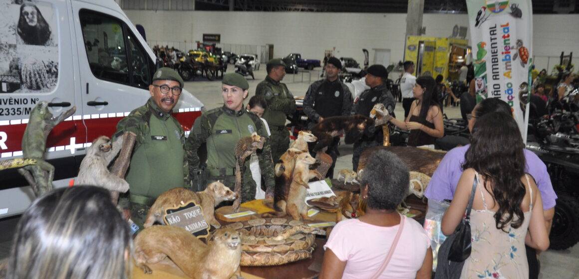 Mostra Militar da BMB faz sucesso e atrai atenção de crianças e adultos