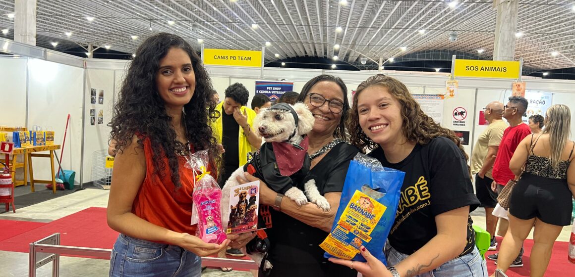 O tutor pode trazer o pet fantasiado Desfile de cães vai movimentar a programação deste domingo (12) na Brasil Mostra Brasil