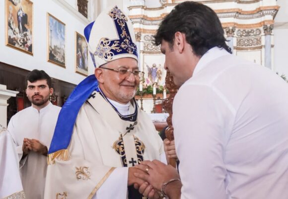 Catedral Basílica  Leo Bezerra reforça valorização da fé e da cultura em missa que celebrou a abertura da Festa das Neves