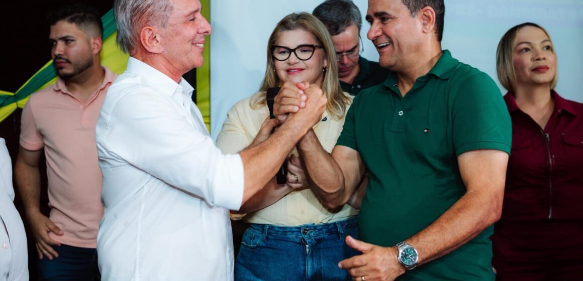 VEJA VIDEO: Caaporã dá demonstração de força política: Prefeito Chico Nazário reúne multidão e apresenta seus pré-candidatos Nabor Wanderley ao senado Efraim Filho pré-candidato a governador  ,George Morais a federal e Cilinha pré-candidata a dep estadual