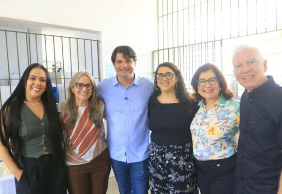 v Modernização da rede de ensino Leo Bezerra autoriza reconstrução da Escola Dom Hélder Câmara e amplia investimentos na Educação