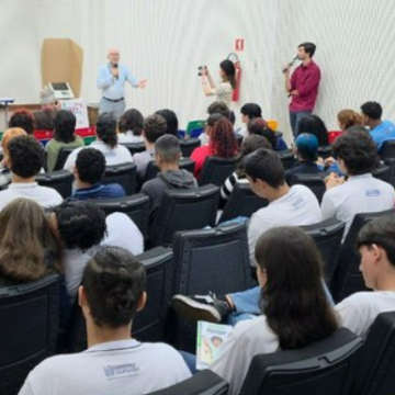 Estudantes da Escola Técnica Juca Pontes presenciam abertura da urna eletrônica
