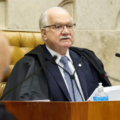 Fachin é aconselhado a adiar sessão do STF que analisaria caso de André Mendonça