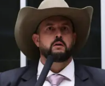 Deputado do PL aciona TSE para suspender reajuste do Bolsa Família anunciado a 17 dias da eleição