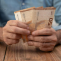 ALERTA VERMELHO: Inadimplência das famílias bate recorde e chega a 8% em agosto, aponta Banco Central
